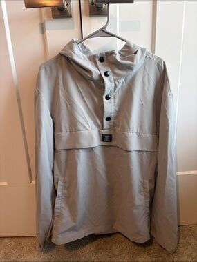 MANFINITY Light Gray Hooded Windbreaker Pullover